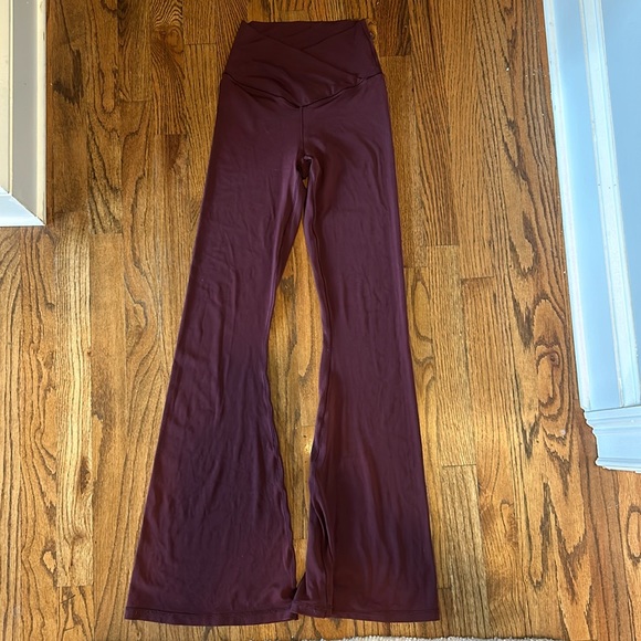 Aerie crossover flares maroon - Picture 1 of 2